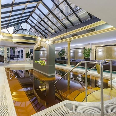 Hotel Aurum ハイデゥソボスロー エクステリア 写真