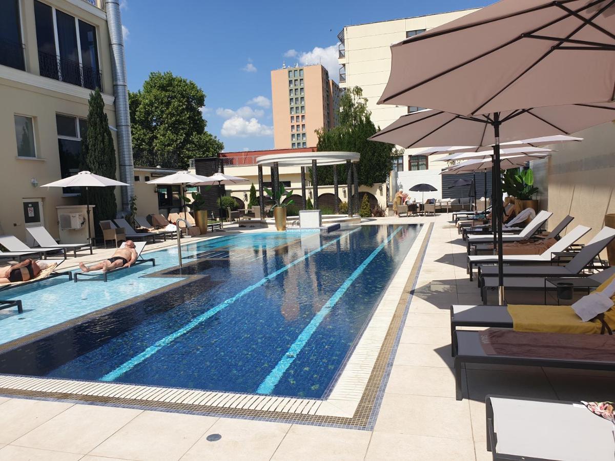 Hotel Aurum ハイデゥソボスロー エクステリア 写真