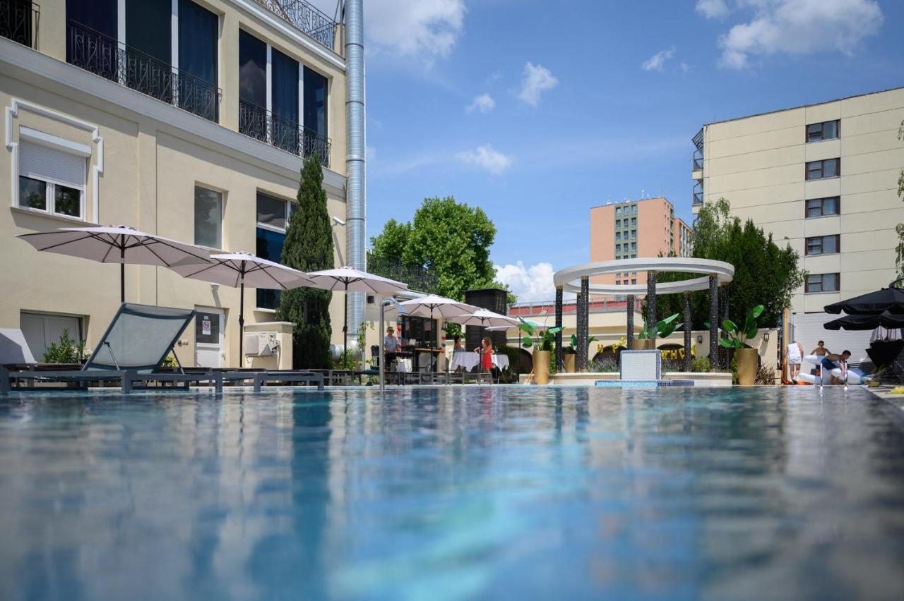 Hotel Aurum ハイデゥソボスロー エクステリア 写真