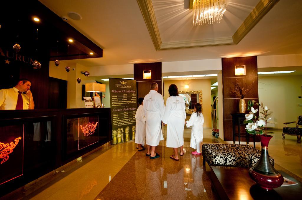 Hotel Aurum ハイデゥソボスロー エクステリア 写真