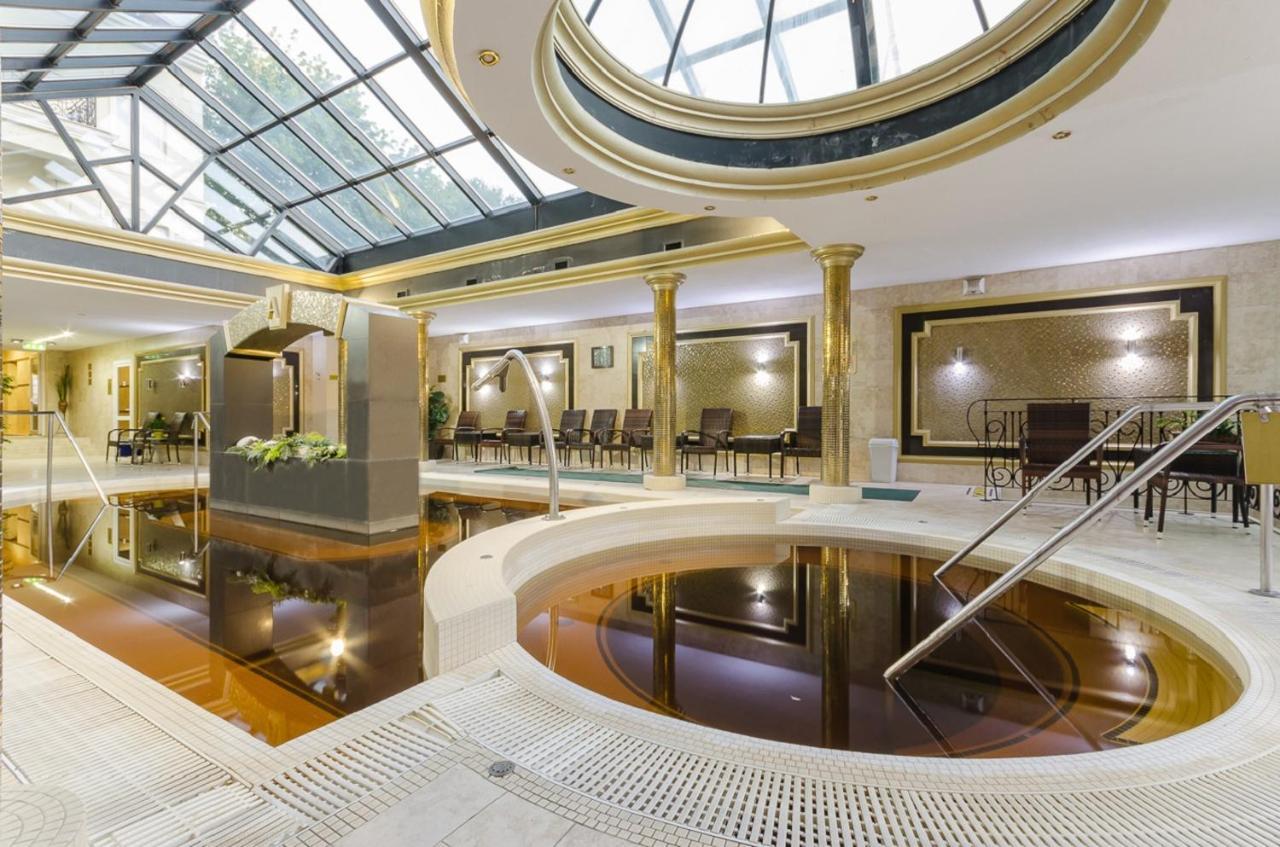 Hotel Aurum ハイデゥソボスロー エクステリア 写真
