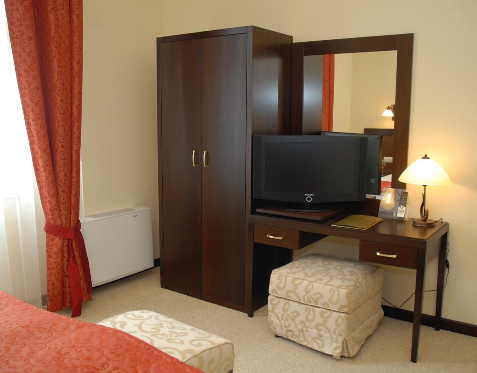 Hotel Aurum ハイデゥソボスロー エクステリア 写真