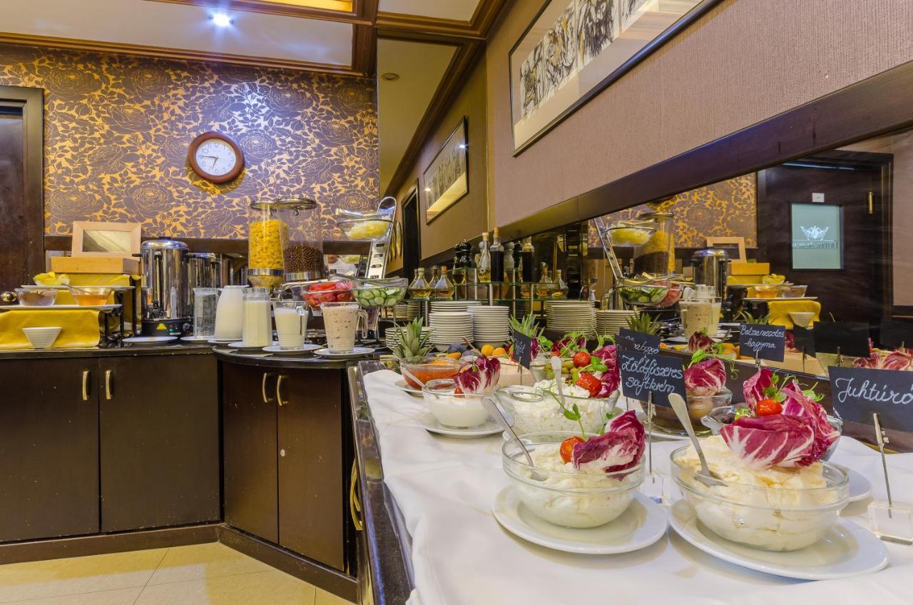 Hotel Aurum ハイデゥソボスロー エクステリア 写真