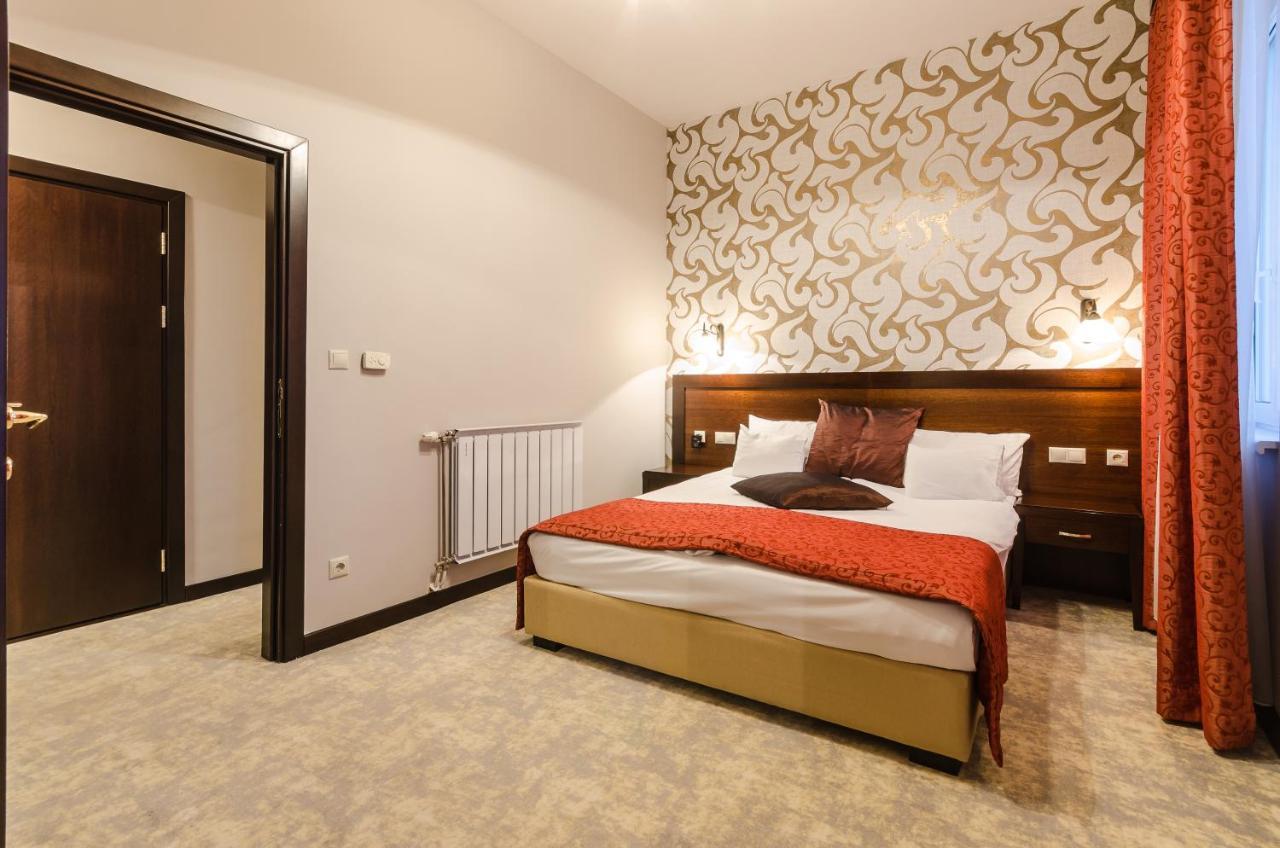 Hotel Aurum ハイデゥソボスロー エクステリア 写真