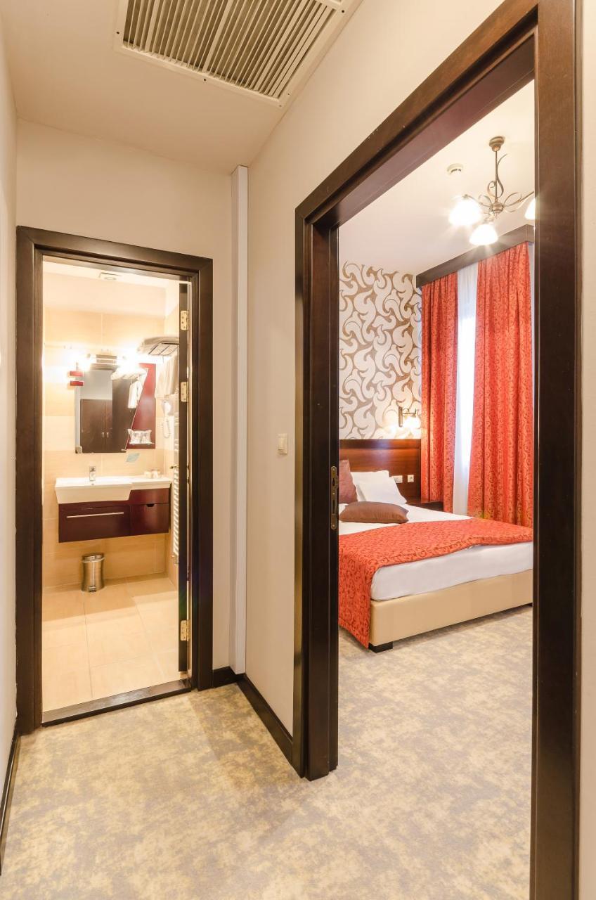 Hotel Aurum ハイデゥソボスロー エクステリア 写真